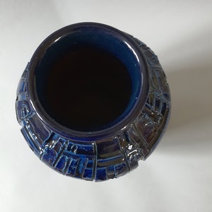 Unique navy blue Bitossi vase with abstract incised decoration Italy 1960s image 7