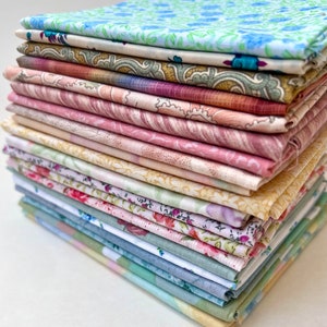 Vintage Floral Fat Quarters Bundle: 20 Cotton Fabric Prints