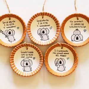 Bomboniere battesimo Koala originali frasi illustrazione animali personalizzate piattino cotto da appendere comunione cresima originali bimb