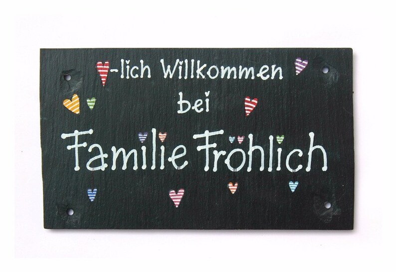 Türschild Familie aus Schiefer personalisiert mit Namen. Wetterfestes Schieferschild mit Herzen. Namensschild, Haustürschild, Familienschild, Willkommensschild handbemalt. Geschenk Hochzeit, Geburt, Umzug, Einzug, Geburtstag, Weihnachtsgeschenk.