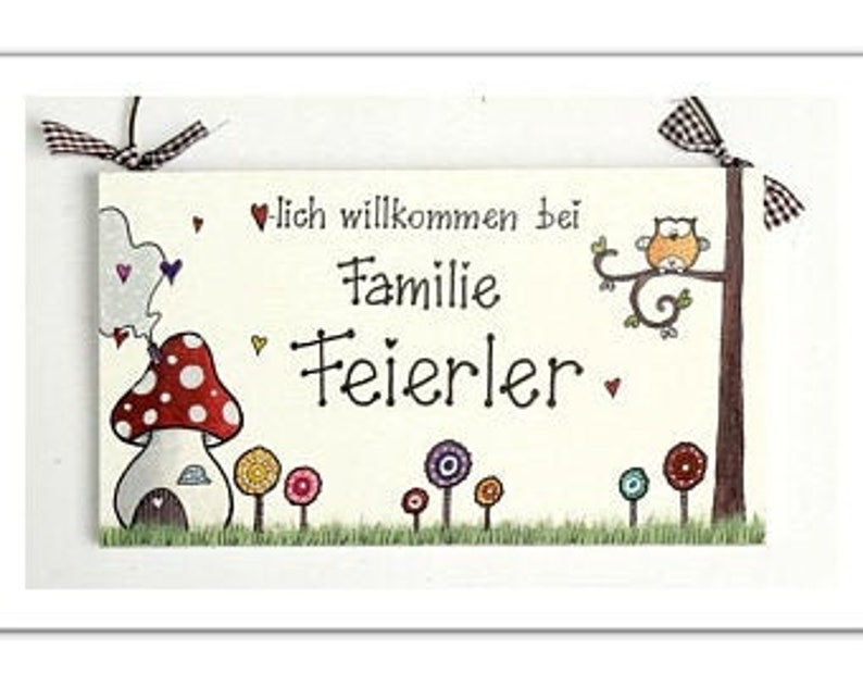 Türschild Familie aus Holz mit Namen personalisiert. Holzschild mit Pilzhaus und Eule, Familienschild handbemalt, Haustürschild mit Aufhängekordel. Holztürschild, Willkommensschild für Zuhause. Geschenk zu Hochzeit, Geburt, Einzug, Weihnachten.