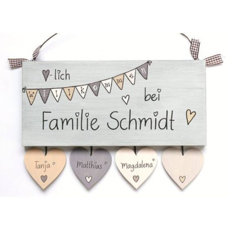 Türschild Familie aus Holz mit Name personalisiert. Holzschild mit Aufhängekordel für die Haustür. Ausgefallenes Geschenk zum Einzug, Umzug, Geburtstag, Valentinstag, Muttertag, Vatertag. Familienschild, Haustürschild für das Zuhause.