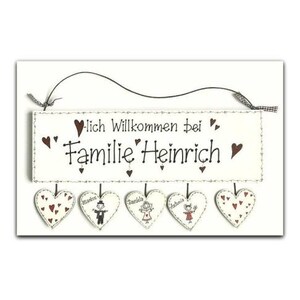 Türschild Familie aus Holz mit Namen personalisiert. Holzschild mit Herzanhänger, Familienschild handbemalt, Haustürschild mit Figuren. Holztürschild, Willkommensschild für Zuhause. Geschenk zu Hochzeit, Geburt, Umzug, Einzug, Weihnachten.