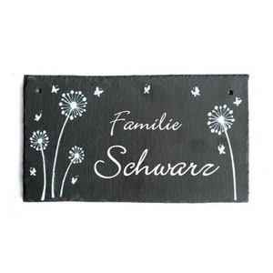 Türschild Familie aus Schiefer mit Namen personalisiert. Wetterfestes Schieferschild mit Pusteblumen und Schmetterlinge. Namensschild, Haustürschild, Familienschild, Eingangsschild handbemalt. Individuelles Einzugsgeschenk oder Hochzeitsgeschenk.