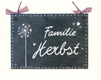 Türschild aus Schiefer für Familien mit Name personalisiert. Wetterfestes Schieferschild mit Pusteblume. Einzugsgeschenk, Hochzeitsgeschenk.