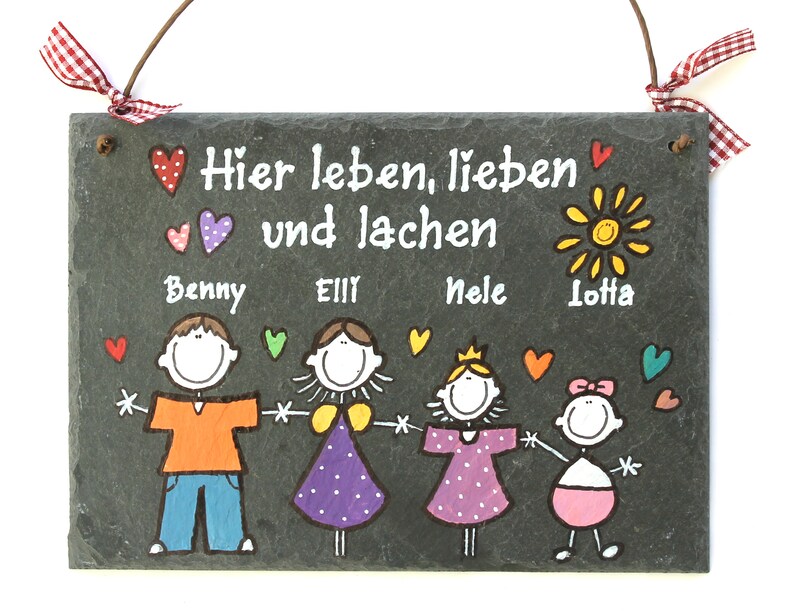 Türschild Familie aus Schiefer mit Namen personalisiert. Wetterfestes Schieferschild mit Figuren. Namensschild, Haustürschild, Familienschild, Willkommensschild, Eingangsschild handbemalt. Individuelles Einzugsgeschenk oder Hochzeitsgeschenk.