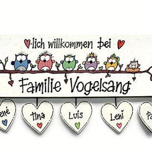 Türschild Familie aus Holz mit Namen personalisiert. Holzschild mit Herzanhänger, Familienschild handbemalt, Haustürschild mit Eulen. Holztürschild, Willkommensschild für Zuhause. Geschenk zu Hochzeit, Geburt, Umzug, Einzug, Weihnachten.