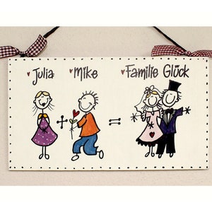 Türschild Familie aus Holz mit Name personalisiert. Holzschild mit Aufhängekordel für die Haustür. Ausgefallenes Hochzeitsgeschenk, Geschenk zum Einzug, Geburtstag, Valentinstag, Muttertag. Familienschild, Haustürschild für das Zuhause.