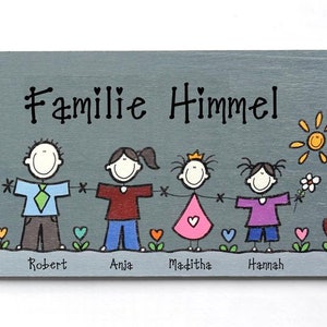 Türschild Familie aus Holz mit Name personalisiert. Holzschild mit Aufhängekordel für die Haustür. Ausgefallenes Hochzeitsgeschenk, Geschenk zum Einzug,  Geburtstag, Valentinstag, Muttertag. Familienschild, Haustürschild für das Zuhause.