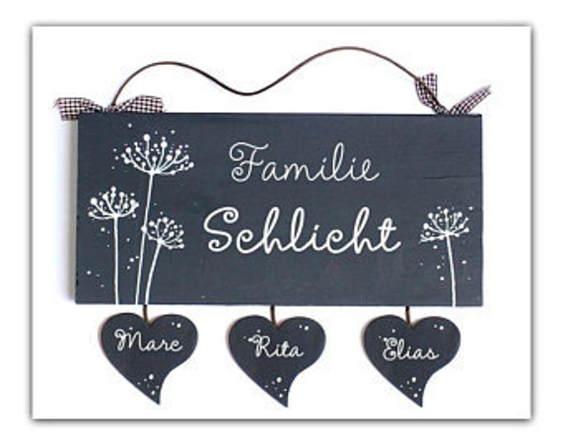 Türschild Familie aus Holz mit Namen personalisiert. Holzschild mit Herzanhänger, Familienschild handbemalt, Haustürschild mit Pusteblumen. Holztürschild, Willkommensschild für Zuhause. Geschenk zu Hochzeit, Geburt, Umzug, Einzug, Weihnachten.