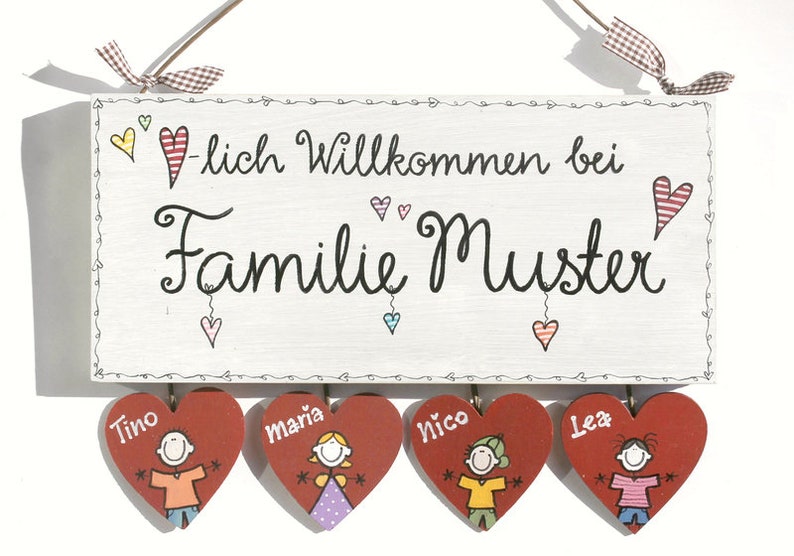 Türschild Familie aus Holz mit Namen personalisiert. Holzschild mit Herzanhänger, Familienschild handbemalt, Haustürschild mit Figuren. Holztürschild, Willkommensschild für Zuhause. Geschenk zu Hochzeit, Geburt, Umzug, Einzug, Weihnachten.