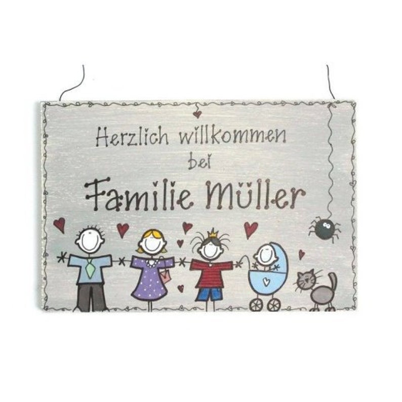 Türschild Familie aus Holz mit Name personalisiert. Holzschild mit Aufhängekordel für die Haustür. Ausgefallenes Geschenk zum Einzug, Umzug, Geburtstag, Valentinstag, Muttertag, Vatertag. Familienschild, Haustürschild für das Zuhause.