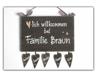 Türschild Holz Herzlich Willkommen bei Familie mit Wunschname und Herzanhänger personalisiert | Holzschild | Holztürschild | Namensschild