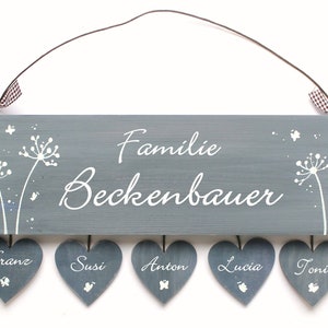 Türschild Familie aus Holz mit Namen personalisiert. Holzschild mit Herzanhänger, Familienschild handbemalt, Haustürschild mit Pusteblumen. Namensschild, Holztürschild für Zuhause. Geschenk zu Hochzeit, Geburt, Umzug, Einzug, Weihnachten.