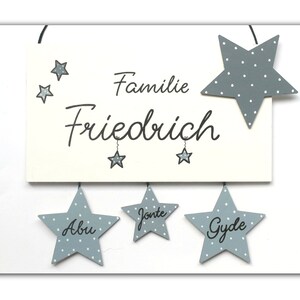 Türschild Familie aus Holz mit Namen personalisiert. Holzschild mit Sternen, Familienschild handbemalt, Haustürschild, Holztürschild für Zuhause. Willkommensschild mit Aufhängekordel. Geschenk zu Hochzeit, Geburt, Einzug, Muttertag, Weihnachten.