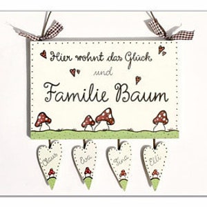 Türschild Familie aus Holz mit Namen personalisiert. Holzschild mit Herzanhänger, Familienschild handbemalt, Haustürschild mit Pilzen. Holztürschild, Willkommensschild für Zuhause. Geschenk zu Hochzeit, Geburt, Umzug, Einzug, Weihnachten.