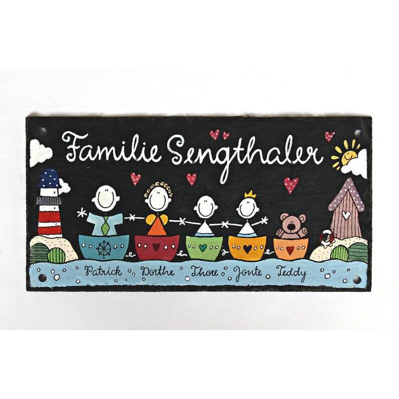 Maritimes Türschild Familie aus Schiefer personalisiert mit Namen. Wetterfestes Schieferschild mit Figuren in Booten. Namensschild, Haustürschild, Familienschild handbemalt. Geschenk Hochzeit, Geburt, Umzug, Einzug, Geburtstag, Weihnachtsgeschenk.