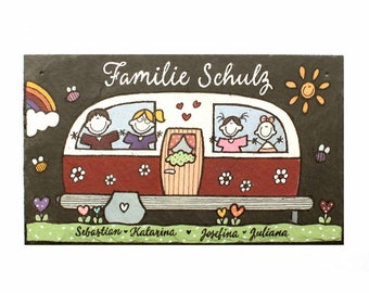Türschild aus Schiefer für die ganze  Familie personalisiert mit Namen, Haustürschild mit Wohnwagen, Geschenk wetterfestes Schieferschild