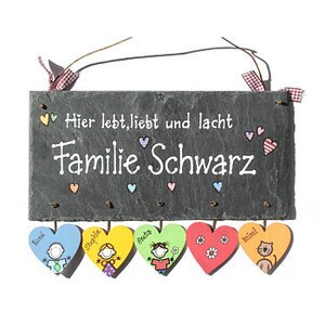 Türschild Familie aus Schiefer personalisiert mit Namen. Wetterfestes Schieferschild mit Herzanhänger und Figuren handbemalt. Namensschild, Haustürschild, Familienschild. Geschenk Hochzeit, Geburt, Umzug, Einzug, Geburtstag, Weihnachtsgeschenk.