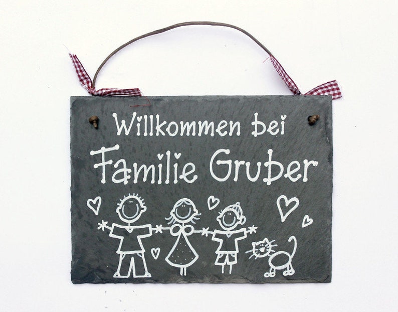 Türschild Familie aus Schiefer personalisiert mit Name. Wetterfestes Schieferschild mit Figuren. Namensschild, Haustürschild, Familienschild, Willkommensschild handbemalt. Geschenk Hochzeit, Geburt, Umzug, Einzug, Geburtstag, Weihnachtsgeschenk.