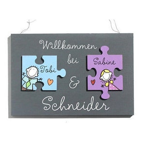 Türschild Familie aus Holz mit Name personalisiert. Holzschild mit Aufhängekordel für die Haustür. Ausgefallenes Geschenk zum Einzug, Umzug, Geburtstag, Valentinstag, Muttertag, Vatertag. Familienschild, Haustürschild für das Zuhause.