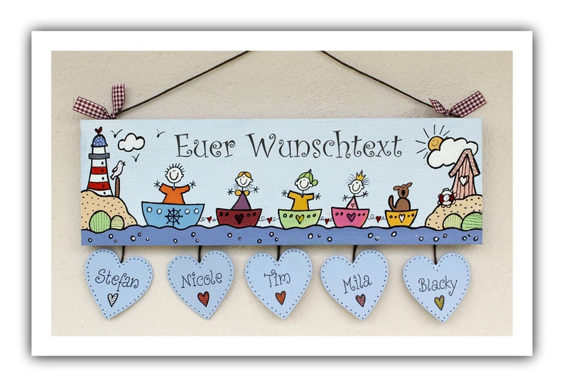 Türschild Familie aus Holz mit Name personalisiert. Holzschild mit Aufhängekordel für die Haustür. Ausgefallenes Hochzeitsgeschenk, Geschenk zum Einzug, Geburtstag, Valentinstag, Muttertag. Familienschild, Haustürschild für das Zuhause.