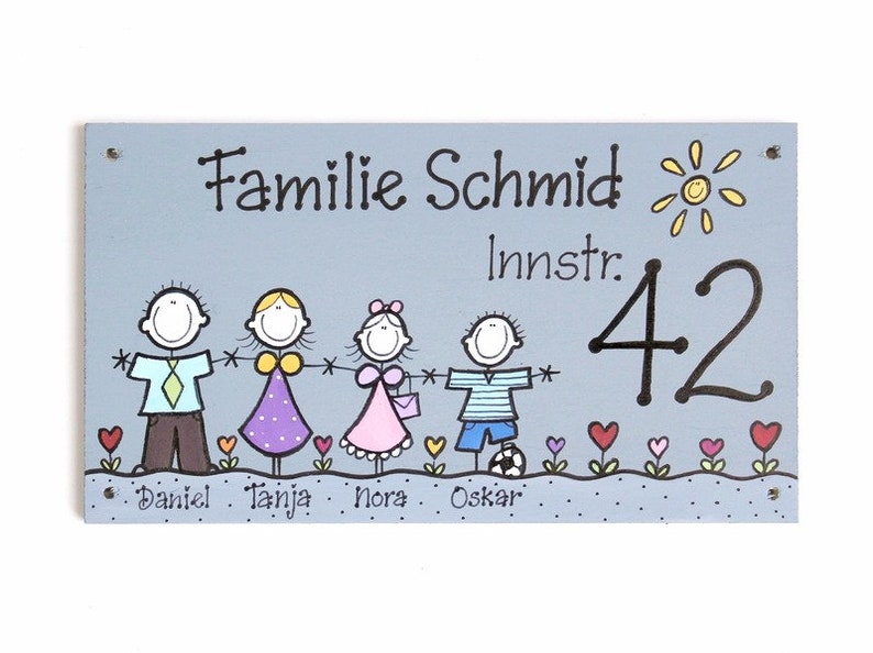 Türschild Familie aus Holz mit Namen personalisiert. Holzschild mit Anschrift, Familienschild handbemalt, Haustürschild mit Figuren. Holztürschild, Willkommensschild für Zuhause. Geschenk zu Hochzeit, Geburt, Umzug, Einzug, Weihnachten.