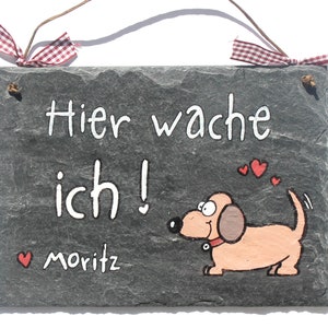 Türschild aus Schiefer personalisiert Hundename. Wetterfestes Schieferschild mit Hund, Namensschild, Haustürschild, Familienschild, Willkommensschild handbemalt. Geschenk Hochzeit, Geburt, Umzug, Einzug, Geburtstag, Weihnachtsgeschenk.