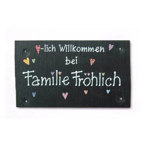 Türschild Familie aus Schiefer personalisiert mit Namen. Wetterfestes Schieferschild mit Herzen. Namensschild, Haustürschild, Familienschild, Willkommensschild handbemalt. Geschenk Hochzeit, Geburt, Umzug, Einzug, Geburtstag, Weihnachtsgeschenk.