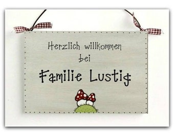 Willkommensschild aus Holz für Familien personalisiert mit Name und Fliegenpilz. Einzigartiges Geschenk zum Einzug. Haustürschid, Holzschild