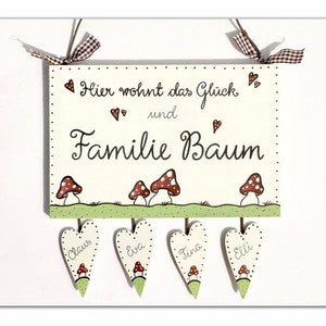 Türschild Familie aus Holz mit Namen personalisiert. Holzschild mit Herzanhänger, Familienschild handbemalt, Haustürschild mit Pilzen. Holztürschild, Willkommensschild für Zuhause. Geschenk zu Hochzeit, Geburt, Umzug, Einzug, Weihnachten.