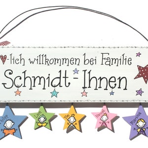 Türschild Familie aus Holz mit Name personalisiert. Holzschild mit Aufhängekordel für die Haustür. Ausgefallenes Geschenk zum Einzug, Umzug, Geburtstag, Valentinstag, Muttertag, Vatertag. Familienschild, Haustürschild für das Zuhause.