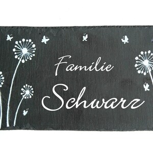 Türschild Familie aus Schiefer mit Namen personalisiert. Wetterfestes Schieferschild mit Pusteblumen und Schmetterlinge. Namensschild, Haustürschild, Familienschild, Eingangsschild handbemalt. Individuelles Einzugsgeschenk oder Hochzeitsgeschenk.