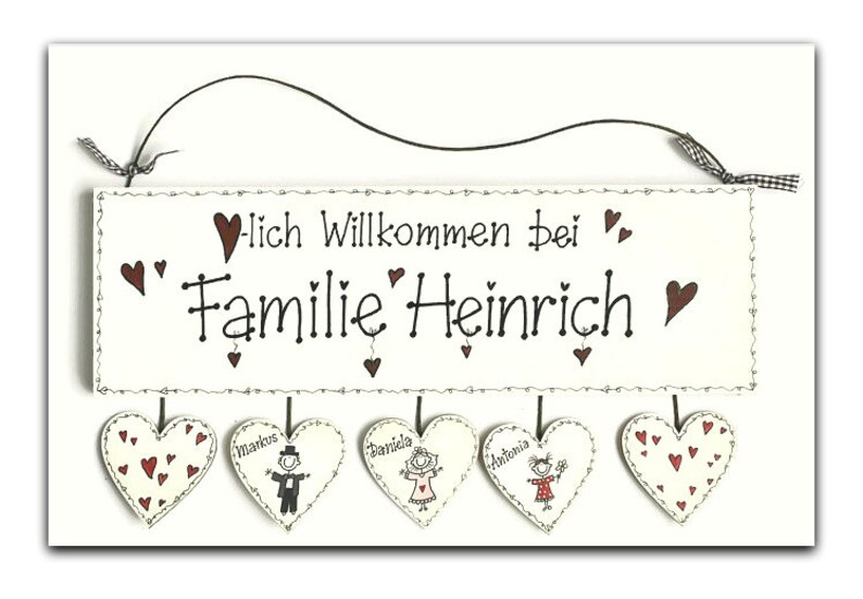 Türschild Familie aus Holz mit Namen personalisiert. Holzschild mit Herzanhänger, Familienschild handbemalt, Haustürschild mit Figuren. Holztürschild, Willkommensschild für Zuhause. Geschenk zu Hochzeit, Geburt, Umzug, Einzug, Weihnachten.