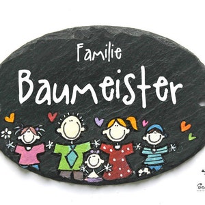 Ovales Türschild Familie aus Schiefer personalisiert mit Name. Wetterfestes Schieferschild, Namensschild, Haustürschild mit Figuren. Familienschild, Willkommensschild handbemalt. Geschenk Hochzeit, Geburt, Einzug, Geburtstag, Weihnachtsgeschenk.