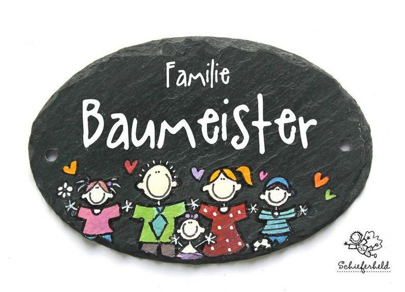 Ovales Türschild Familie aus Schiefer personalisiert mit Name. Wetterfestes Schieferschild, Namensschild, Haustürschild mit Figuren. Familienschild, Willkommensschild handbemalt. Geschenk Hochzeit, Geburt, Einzug, Geburtstag, Weihnachtsgeschenk.