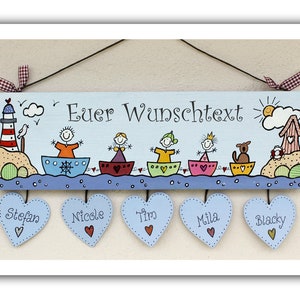 Türschild Familie aus Holz mit Name personalisiert. Holzschild mit Aufhängekordel für die Haustür. Ausgefallenes Hochzeitsgeschenk, Geschenk zum Einzug, Geburtstag, Valentinstag, Muttertag. Familienschild, Haustürschild für das Zuhause.