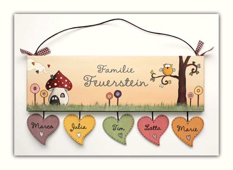 Türschild Familie aus Holz mit Name personalisiert. Holzschild mit Aufhängekordel für die Haustür. Ausgefallenes Geschenk zum Einzug, Umzug, Geburtstag, Valentinstag, Muttertag, Vatertag. Familienschild, Haustürschild für das Zuhause.