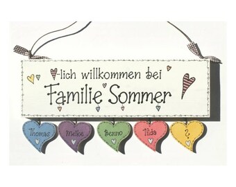 Türschild Familie aus Holz personalisiert mit Name der Familie und Herzanhänger | Holzschild | Holztürschild | Familienschild | Namensschild