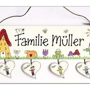 Türschild Familie aus Holz mit Namen personalisiert. Holzschild, Namensschild handbemalt. Haustürschild mit Figuren, Familienschild, Willkommensschild mit Herzanhänger. Eingangsschild für das Zuhause. Einzugsgeschenk / Hochzeitsgeschenk.