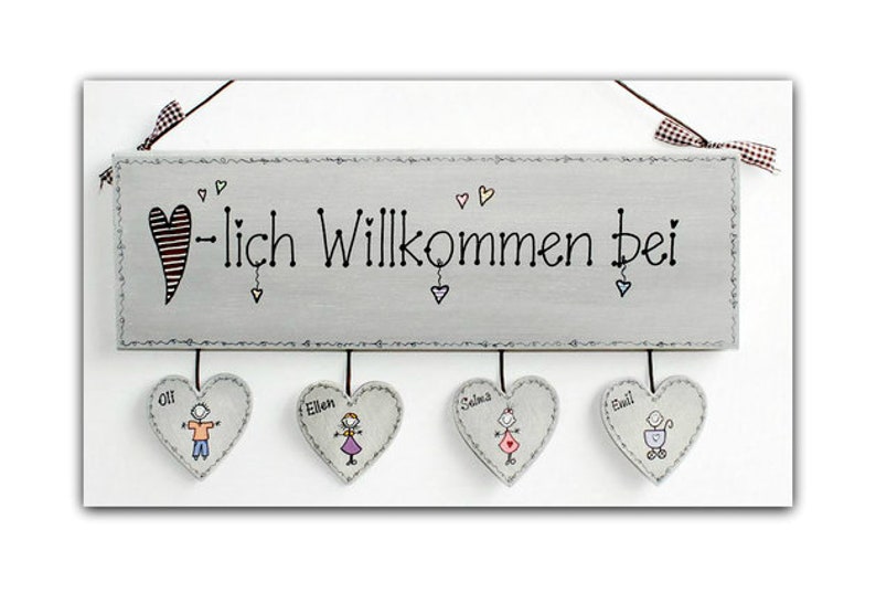 Türschild Familie aus Holz mit Name personalisiert. Holzschild mit Aufhängekordel für die Haustür. Ausgefallenes Hochzeitsgeschenk, Geschenk zum Einzug,  Geburtstag, Valentinstag, Muttertag. Familienschild, Haustürschild für das Zuhause.