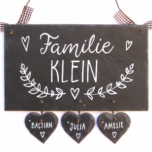 Türschild Familie aus Schiefer personalisiert mit Namen. Wetterfestes Schieferschild mit Herz und Ranke. Namensschild, Haustürschild mit Herzanhänger. Familienschild handbemalt. Geschenk Hochzeit, Geburt, Einzug, Geburtstag, Weihnachtsgeschenk.