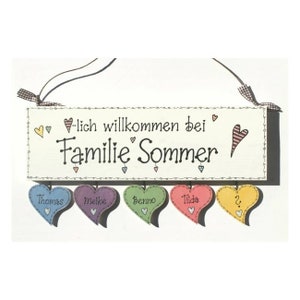 Türschild Familie aus Holz mit Name personalisiert. Holzschild mit Aufhängekordel für die Haustür. Ausgefallenes Geschenk zum Einzug, Umzug, Geburtstag, Valentinstag, Muttertag, Vatertag. Familienschild, Haustürschild für das Zuhause.