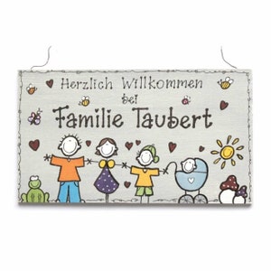 Türschild Familie aus Holz mit Name personalisiert. Holzschild mit Aufhängekordel für die Haustür. Ausgefallenes Geschenk zum Einzug, Umzug, Geburtstag, Valentinstag, Muttertag, Vatertag. Familienschild, Haustürschild für das Zuhause.