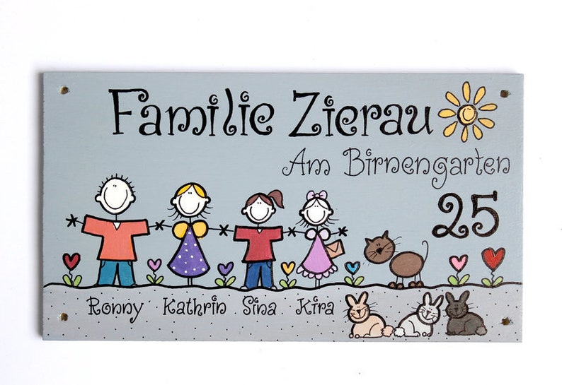 Türschild Familie aus Holz mit Namen personalisiert. Holzschild mit Anschrift, Familienschild handbemalt, Haustürschild mit Figuren. Holztürschild, Willkommensschild für Zuhause. Geschenk zu Hochzeit, Geburt, Umzug, Einzug, Weihnachten.