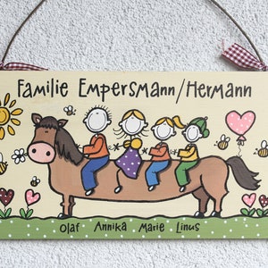 Türschild Familie aus Holz mit Namen personalisiert. Holzschild, Familienschild handbemalt, Haustürschild, Holztürschild für Zuhause. Willkommensschild mit Aufhängekordel. Geschenk zu Hochzeit, Geburt, Umzug, Einzug, Muttertag, Weihnachten.