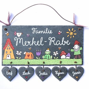 Türschild Familie aus Schiefer personalisiert mit Namen. Wetterfestes Schieferschild mit Herzanhänger., Namensschild, Haustürschild, Familienschild handbemalt. Geschenk Hochzeit, Geburt, Umzug, Einzug, Geburtstag, Weihnachtsgeschenk.