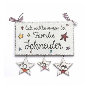 Türschild Familie aus Holz mit Namen personalisiert. Holzschild mit Sternanhänger, Familienschild handbemalt, Haustürschild mit Figuren. Holztürschild, Willkommensschild für Zuhause. Geschenk zu Hochzeit, Geburt, Umzug, Einzug, Weihnachten.