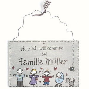 Türschild Familie aus Holz mit Name personalisiert. Holzschild mit Aufhängekordel für die Haustür. Ausgefallenes Geschenk zum Einzug, Umzug, Geburtstag, Valentinstag, Muttertag, Vatertag. Familienschild, Haustürschild für das Zuhause.