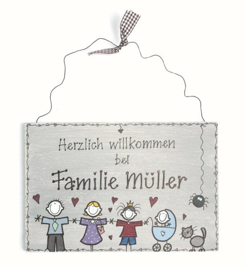 Türschild Familie aus Holz mit Name personalisiert. Holzschild mit Aufhängekordel für die Haustür. Ausgefallenes Geschenk zum Einzug, Umzug, Geburtstag, Valentinstag, Muttertag, Vatertag. Familienschild, Haustürschild für das Zuhause.